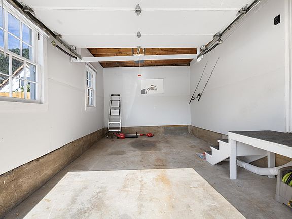 4th image of 802 7th Ave NW