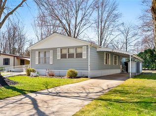 13 Kimberly Ln #13, Olmsted Falls, OH 44138