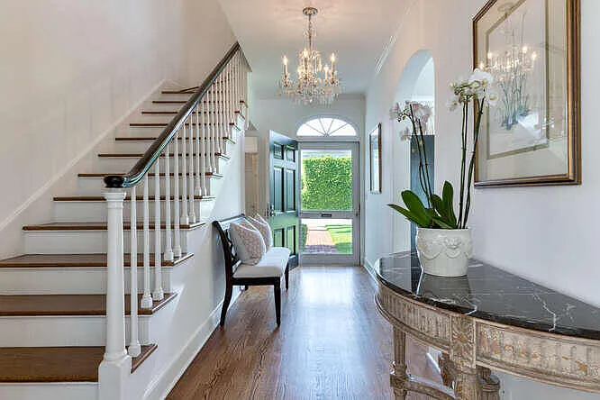 229 Pendleton Ave — Photo 2