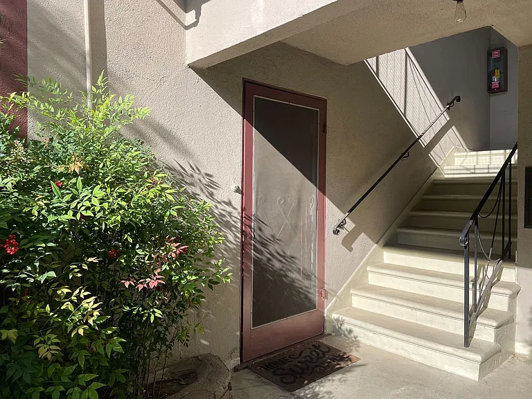 295 W California Blvd — Photo 16