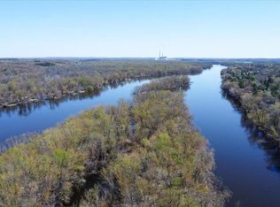 W9586 Parkway Dr, Poynette, WI 53955