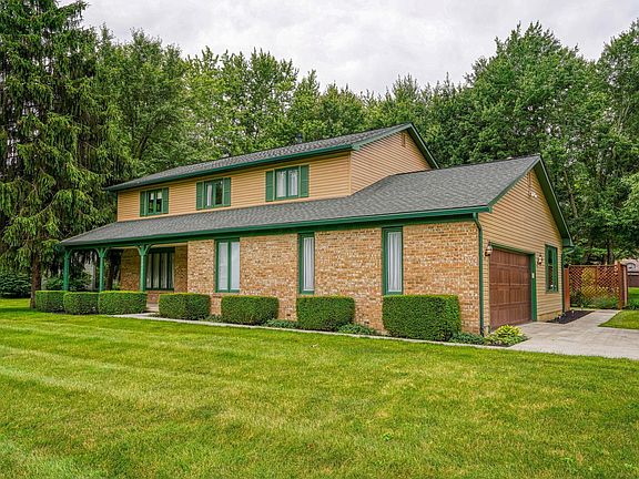 2nd image of 13811 Stonehenge Cir NW