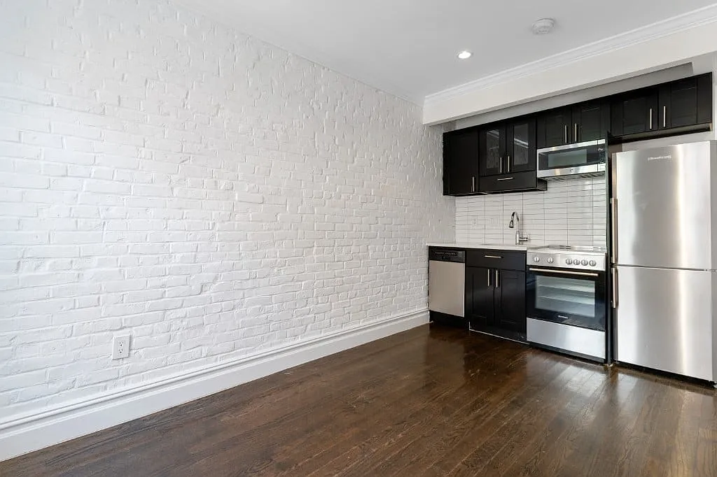 402 East 12th Street — Photo 3