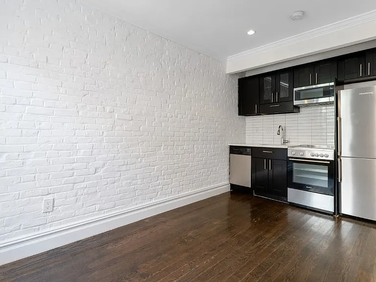 402 E 12th St #8 — Photo 3