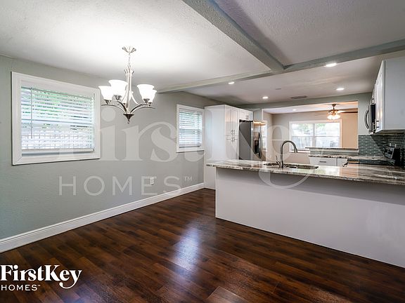 4th image of 6809 N Sterling Ave