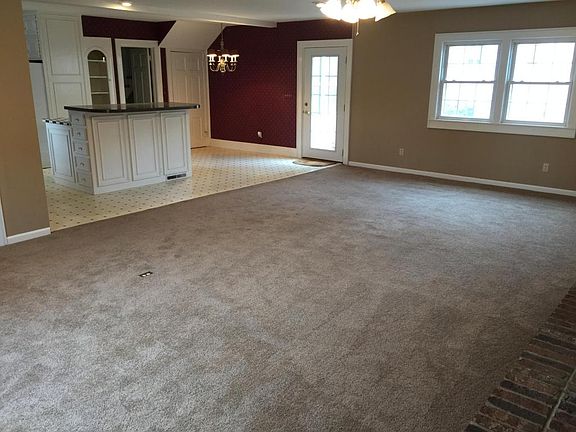 3rd image of 1077 S Lafayette Ave