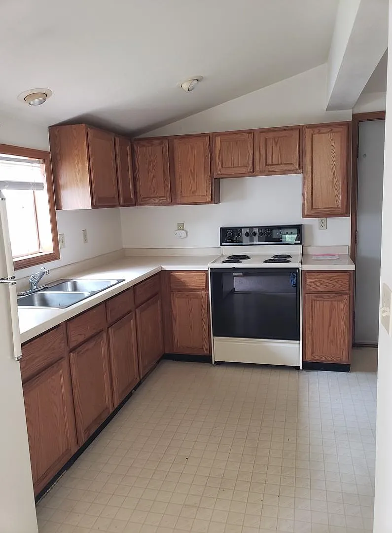 3 bed, 980 sqft, $1,245 — Photo 2