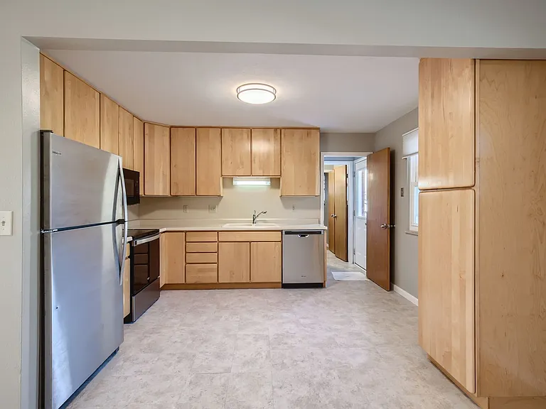 231 W Fremont Ave — Photo 2