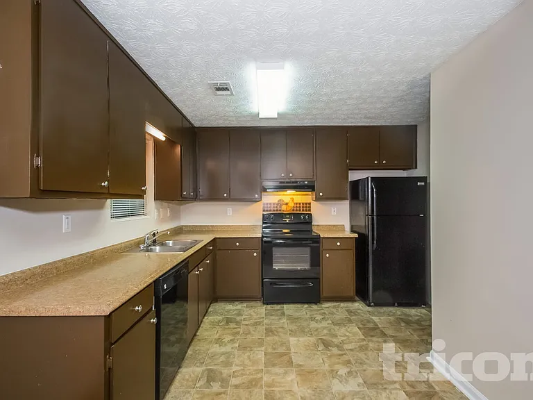 3341 Goldenchain Dr — Photo 10