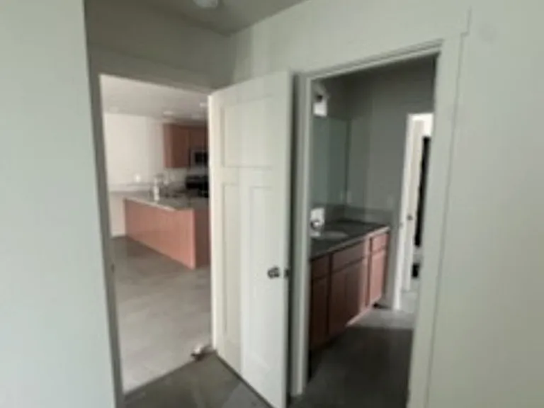805 Tinley St — Photo 11
