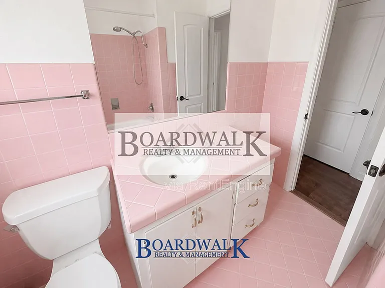 2725 S Lake St #1 — Photo 16
