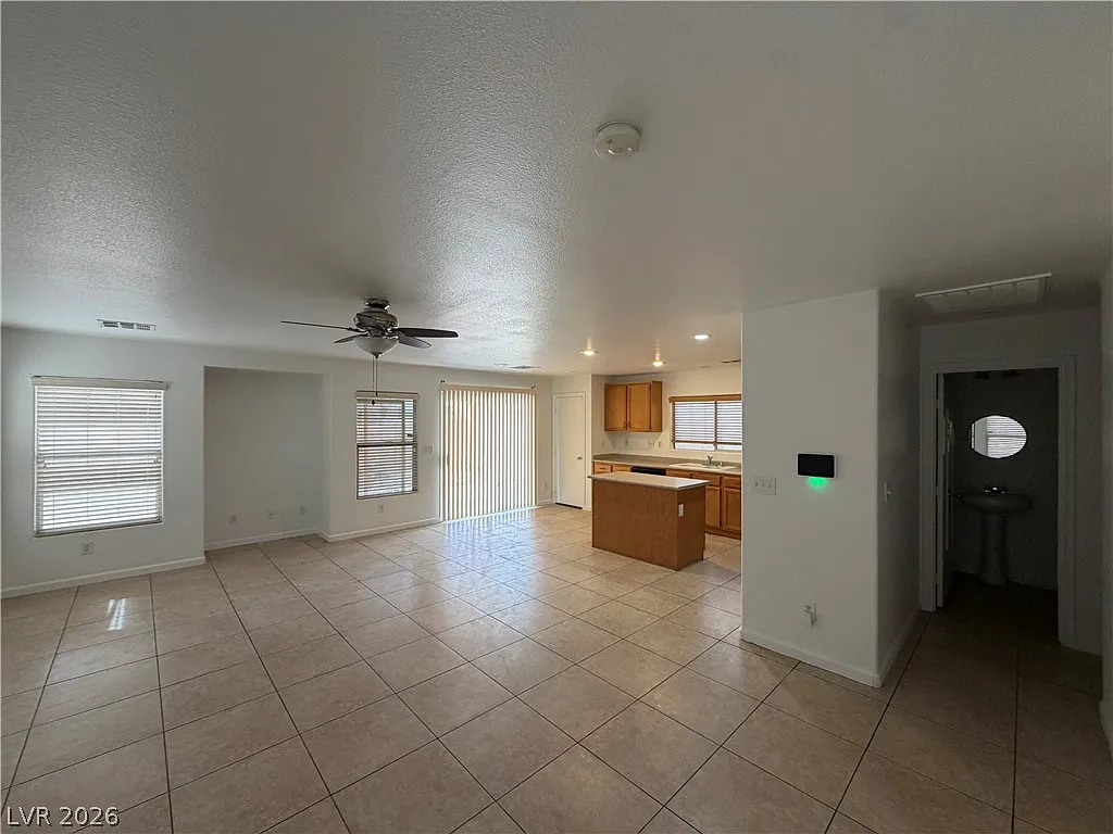 3 bed, 2.5 bath, 1442 sqft, $2,145 — Photo 4