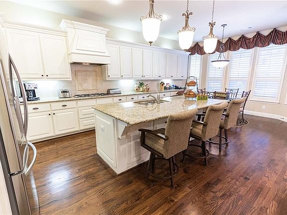 3rd image of 4017 Jasmine Fox Ln