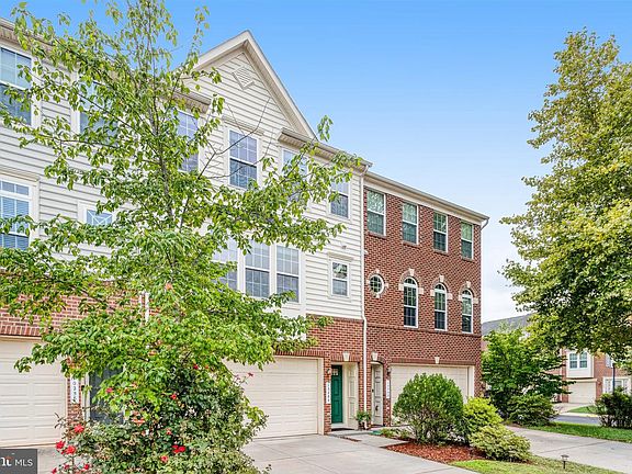 2nd image of 10260 Fountain Cir