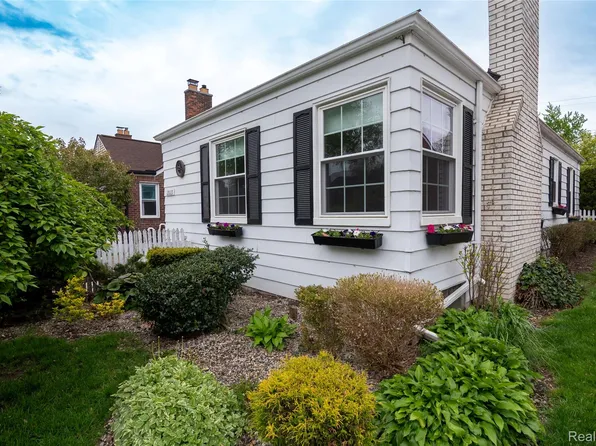 13113 Chestnut St, Southgate, MI 48195