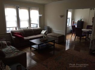 518 W Addison St #210, Chicago, IL 60613