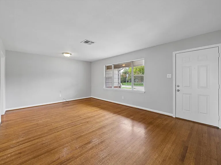 8037 Longridge Dr — Photo 5