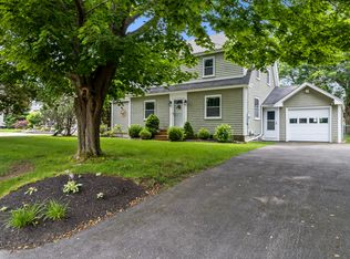 12 Church St, York, ME 03909