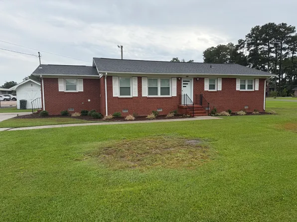 124 Rosewood Ln, Rose Hill, NC 28458