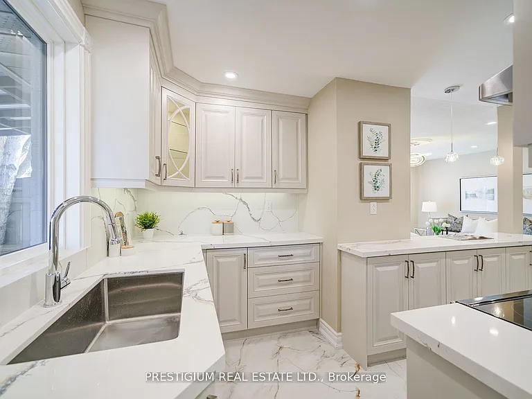 6 Willis Dr #UPPER LEVEL — Photo 17