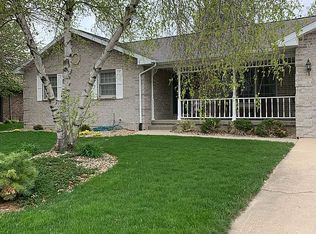 108 Rays Ct, Manchester, IA 52057