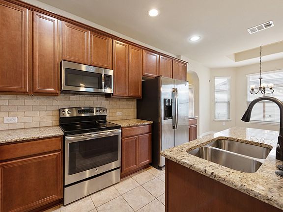5th image of 18428 Friendship Hill Dr
