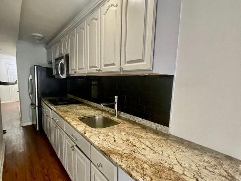 1st image of 18-12 121st St #B