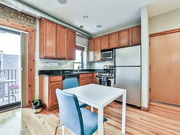 5th image of 622 W Aldine Ave #2F