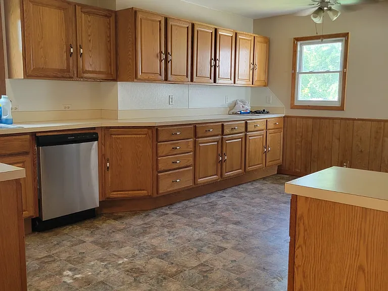 423 W Main St — Photo 6