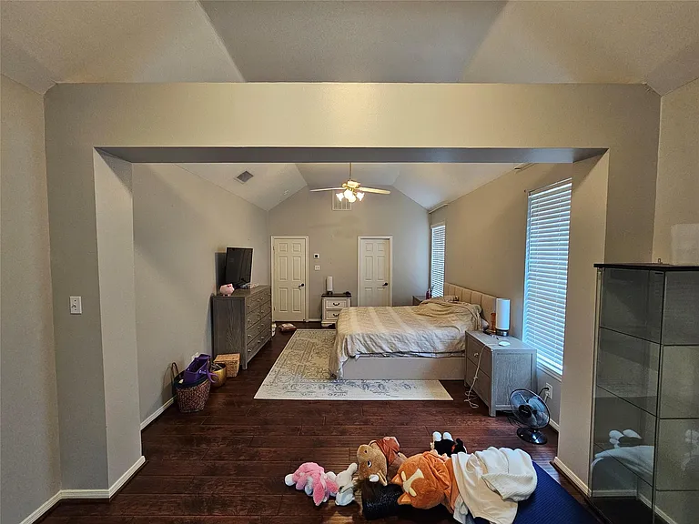 5739 Henniker Dr — Photo 15