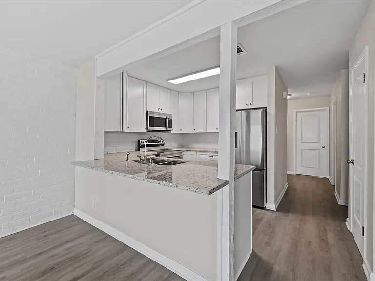 100 Edgewater Dr #32 — Photo 8