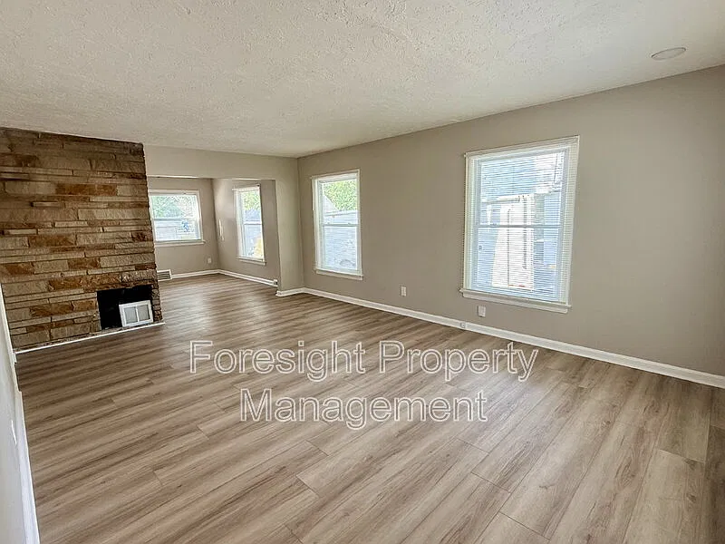 4 bed, 2.0 bath, 1552 sqft, $2,300 — Photo 3