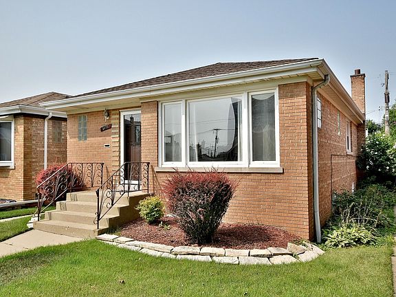 3rd image of 3622 N Oconto Ave