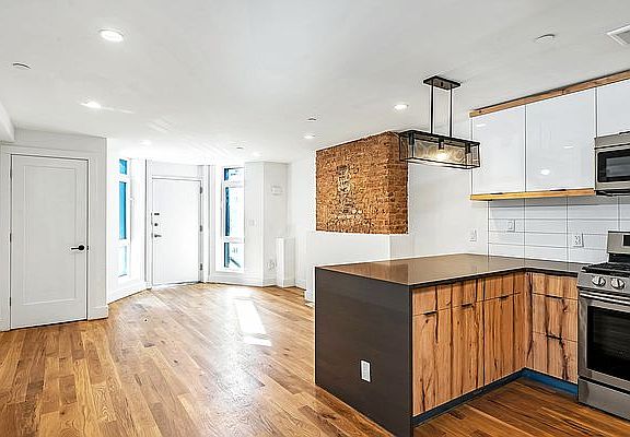 3rd image of 1349 Jefferson Ave #1