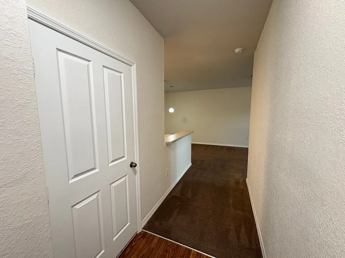 Building Photo - 1003 Hemingway Cir