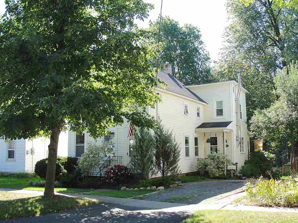 1st image of 7 1/2 Cottage St