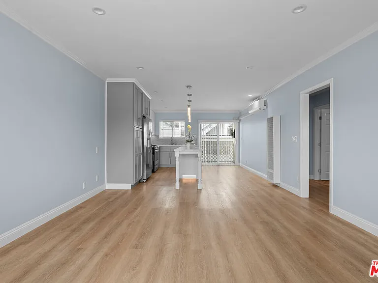 2435 3rd St #6 — Photo 7