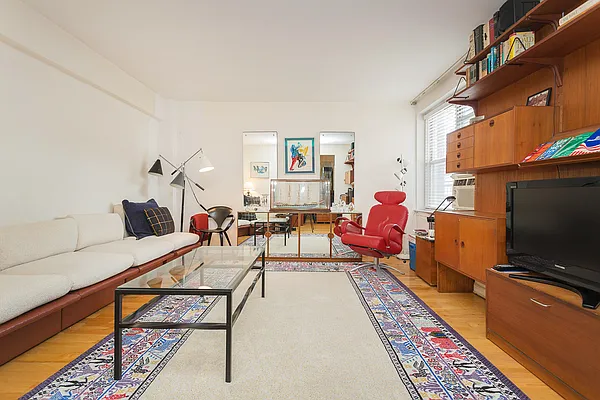 Sold by Keller Williams Realty Landmark | media 19