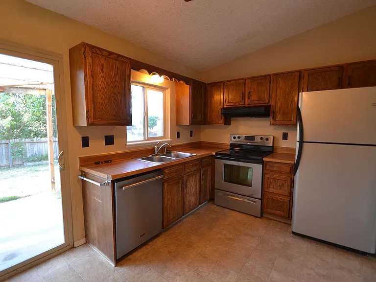 3535 Sydney Ter — Photo 4