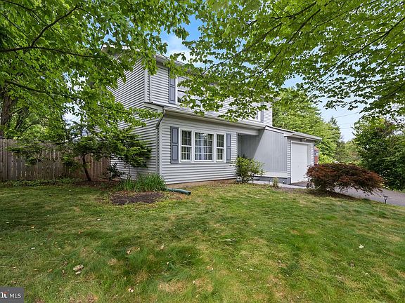 3rd image of 72 Bunker Hill Rd