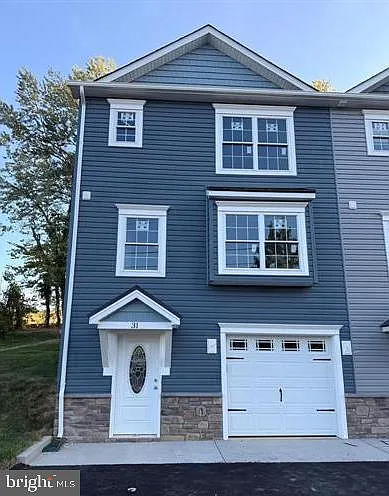 31 Duck St W Photo 1