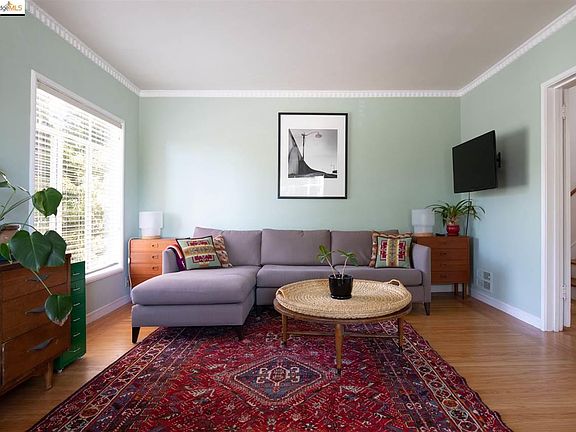 3rd image of 6014 Majestic Ave