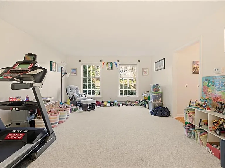 141 Laurel Ridge Ln — Photo 4