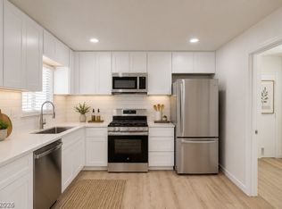717 Palmhurst Dr, Las Vegas, NV 89145