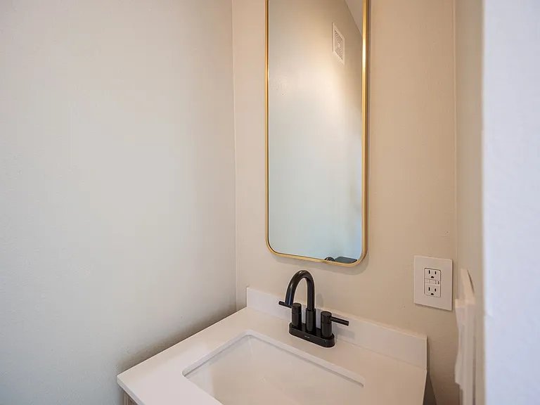 330 E Country Club Dr — Photo 70