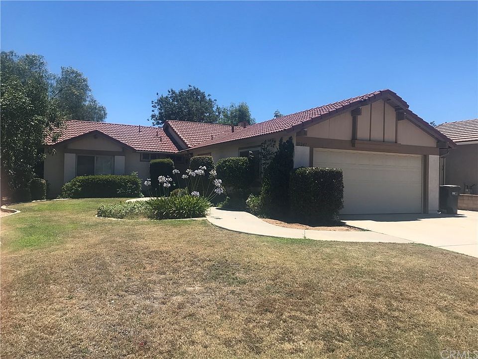 1st image of 23247 Sonnet Dr