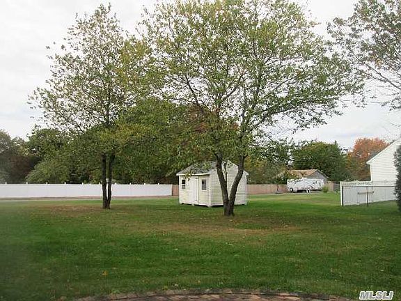 3rd image of 9 Jacobsen Ct