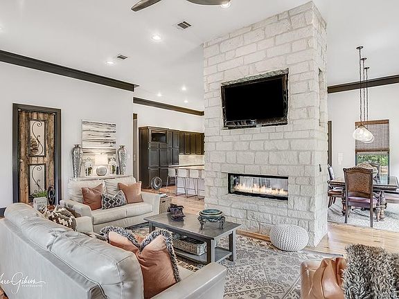 3rd image of 9015 Vue Fleur Ln