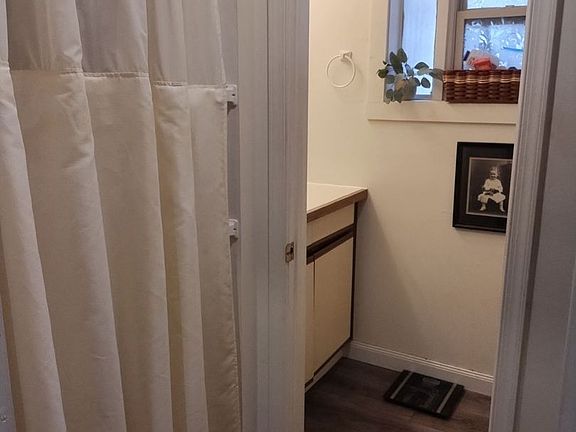 5th image of 117 E King St #1