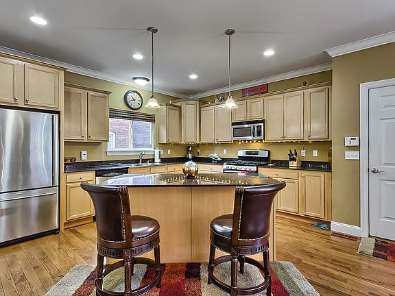 4th image of 3843 Russell Blvd